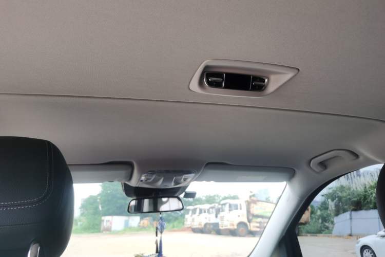 Used Mercedes-Benz V-Class 2022 V 260 Avantgarde Edition Headliner