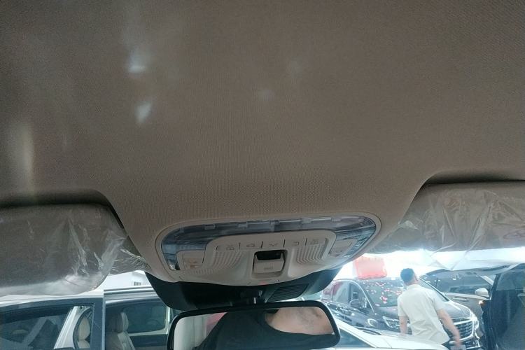 Used Mercedes-Benz V-Class 2022 V 260 Avantgarde Edition Headliner