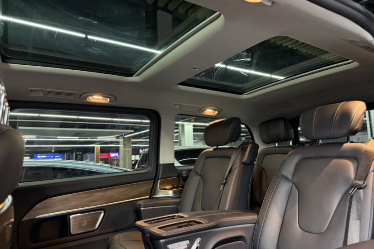 Used Mercedes-Benz V-Class 2022 V 260 Prestige Edition Headliner