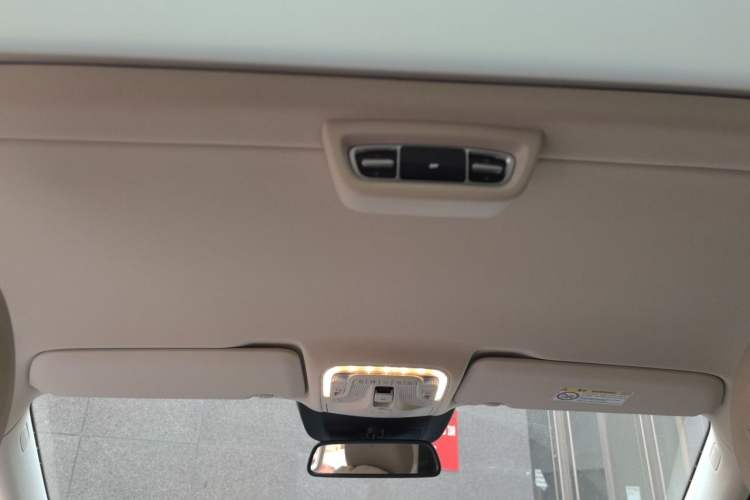 Used Mercedes-Benz V-Class 2022 V 260 Avantgarde Edition Headliner