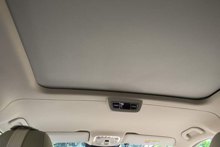 Used Mercedes-Benz V-Class 2022 V 260 Avantgarde Edition Headliner