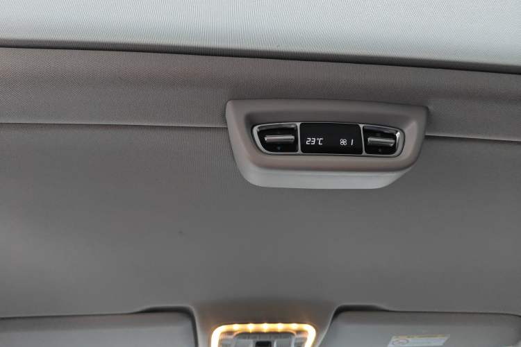 Used Mercedes-Benz V-Class 2022 V 260 Avantgarde Edition Headliner