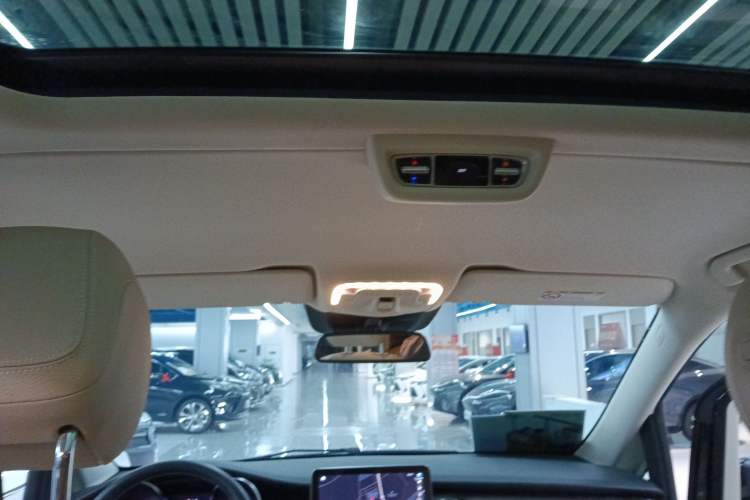 Used Mercedes-Benz V-Class 2022 V 260 Avantgarde Edition Headliner