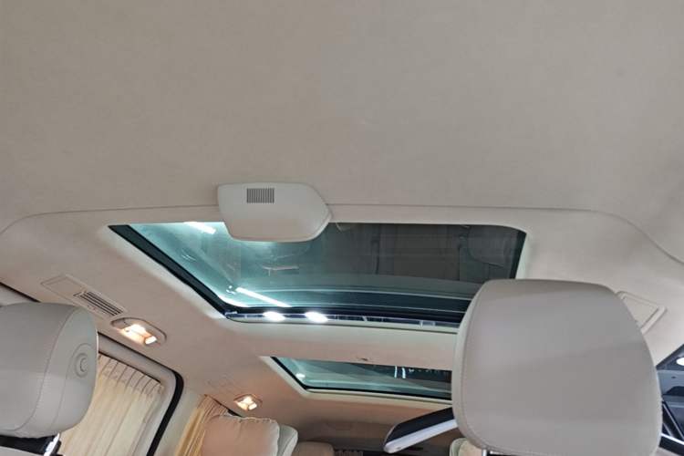 Used Mercedes-Benz V-Class 2022 V 260 L Long-wheelbase Luxury Edition Headliner