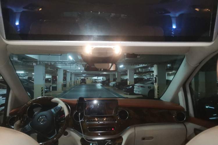 Used Mercedes-Benz V-Class 2022 V 260 Avantgarde Edition Headliner
