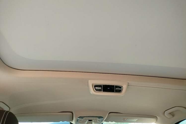 Used Mercedes-Benz V-Class 2022 V 260 L Long Wheelbase Prestige Edition Headliner