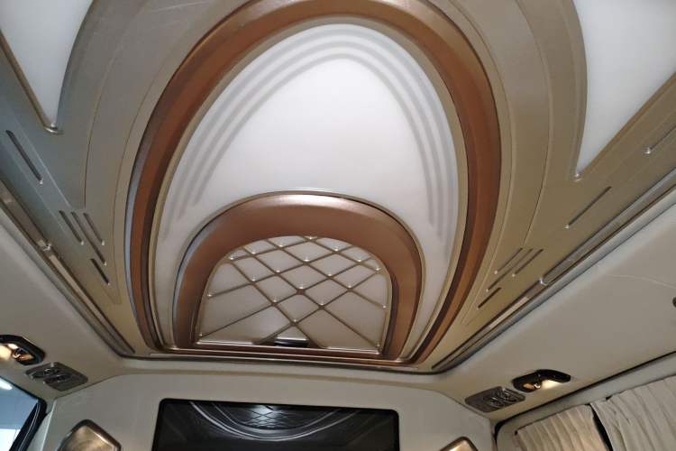 Used Mercedes-Benz V-Class 2022 V 260 Avantgarde Edition Headliner