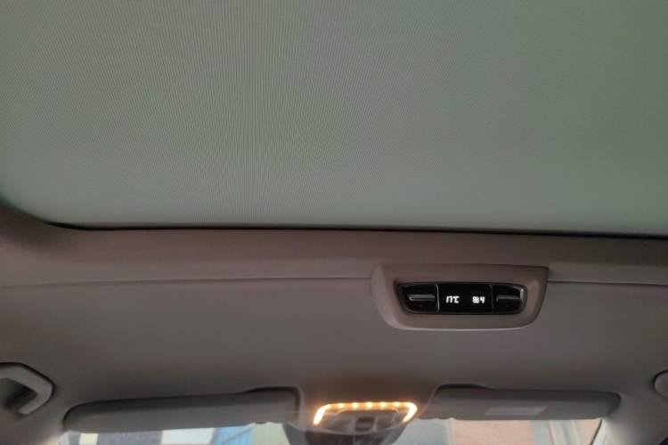 Used Mercedes-Benz V-Class 2022 V 260 Prestige Edition Headliner