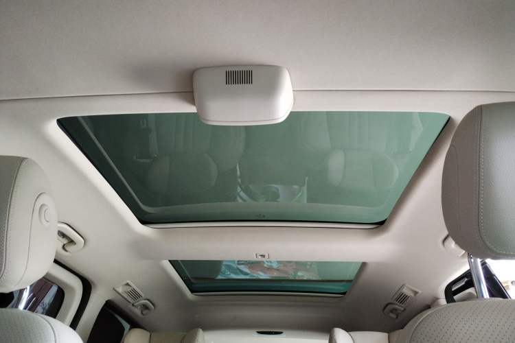 Used Mercedes-Benz V-Class 2022 V 260 Avantgarde Edition Headliner
