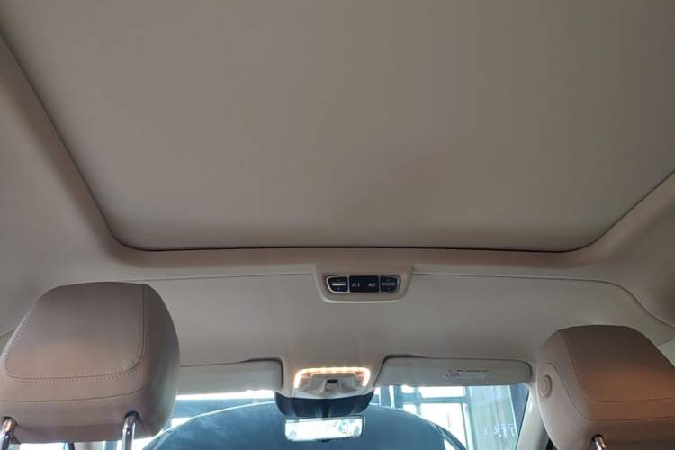 Used Mercedes-Benz V-Class 2022 V 260 L Long Wheelbase Prestige Edition Headliner