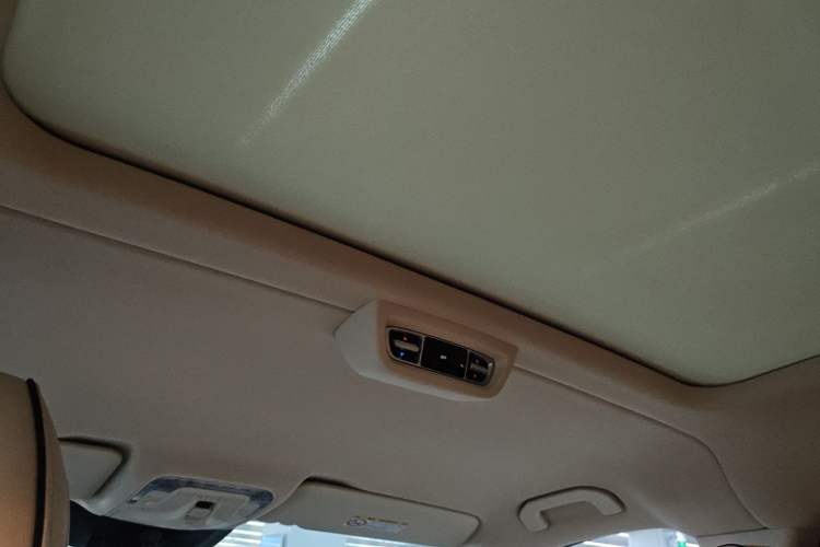 Used Mercedes-Benz V-Class 2022 V 260 Avantgarde Edition Headliner