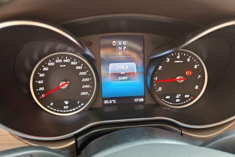 Used Mercedes-Benz V-Class 2022 V 260 Prestige Edition Instrument Cluster