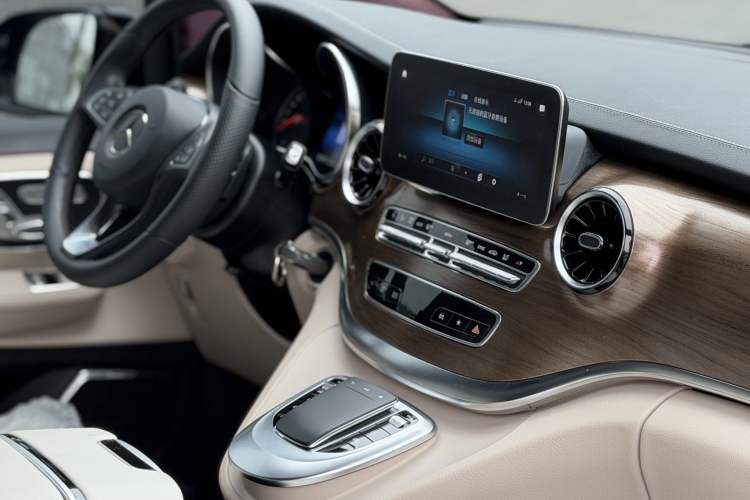 Used Mercedes-Benz V-Class 2022 V 260 L Long Wheelbase Prestige Edition Interior 1