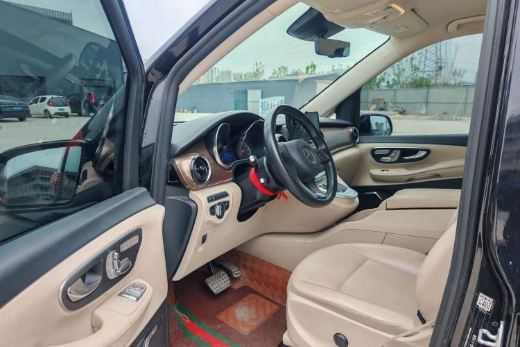 Used Mercedes-Benz V-Class 2022 V 260 L Long Wheelbase Prestige Edition Interior 1