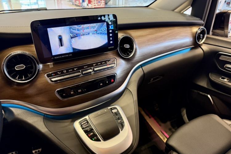 Used Mercedes-Benz V-Class 2022 V 260 Prestige Edition Interior 1
