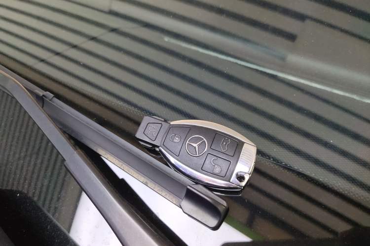 Used Mercedes-Benz V-Class 2022 V 260 Avantgarde Edition Interior 1