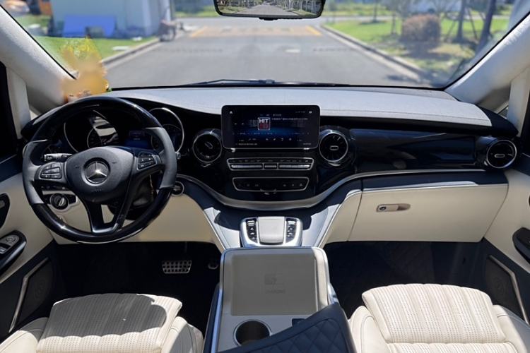 Used Mercedes-Benz V-Class 2022 V 260 L Long-wheelbase Luxury Edition Interior 1
