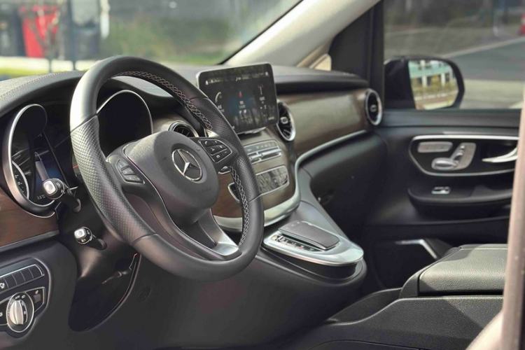 Used Mercedes-Benz V-Class 2022 V 260 L Long-wheelbase Luxury Edition Interior 1