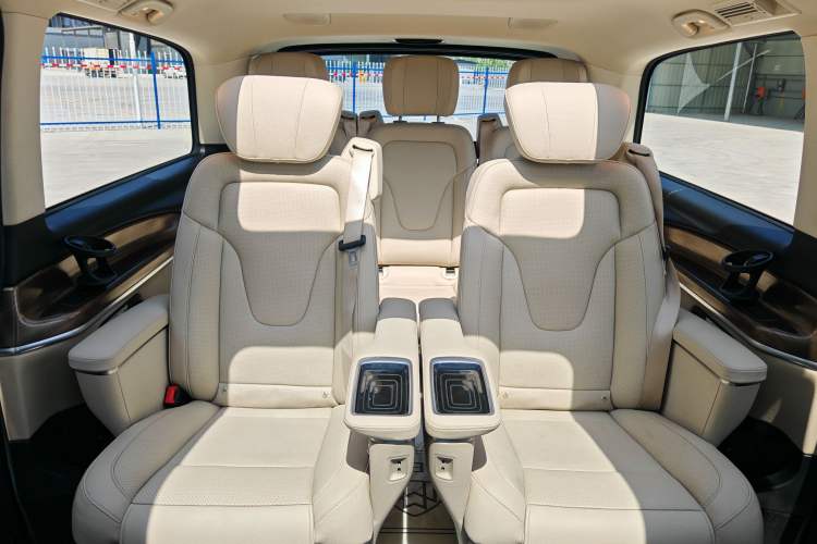 Used Mercedes-Benz V-Class 2022 V 260 L Long Wheelbase Prestige Edition Interior 10