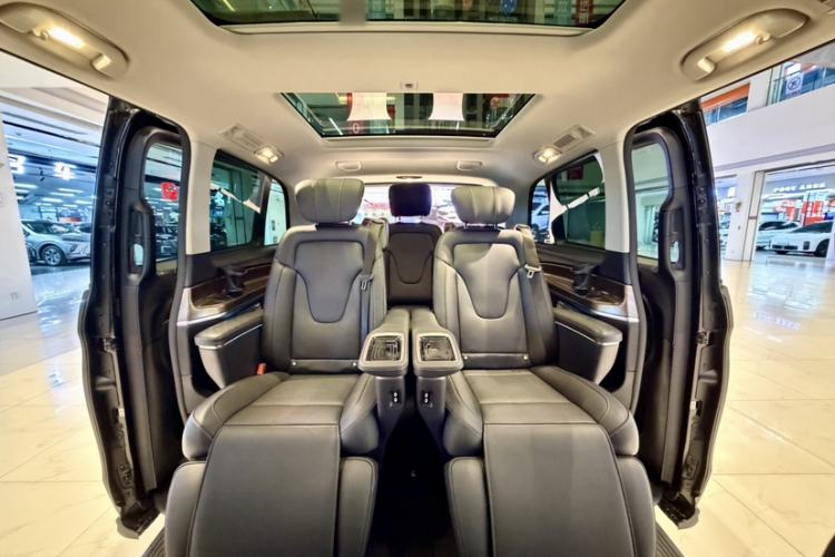 Used Mercedes-Benz V-Class 2022 V 260 Prestige Edition Interior 11