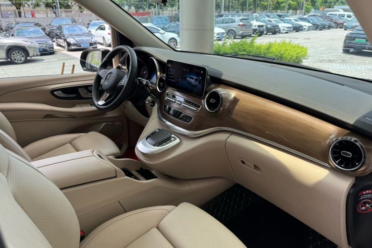 Used Mercedes-Benz V-Class 2022 V 260 L Long Wheelbase Prestige Edition Interior 11