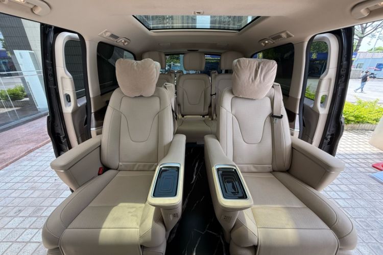 Used Mercedes-Benz V-Class 2022 V 260 L Long Wheelbase Prestige Edition Interior 13