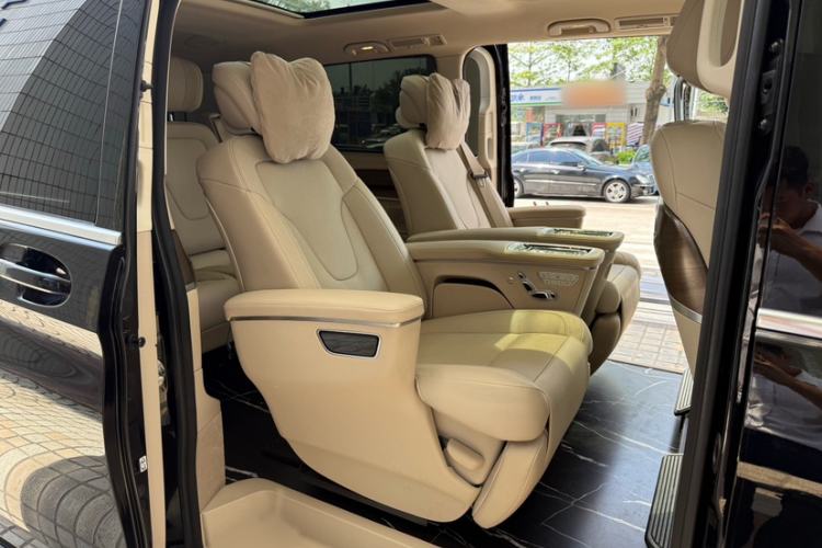 Used Mercedes-Benz V-Class 2022 V 260 L Long Wheelbase Prestige Edition Interior 14