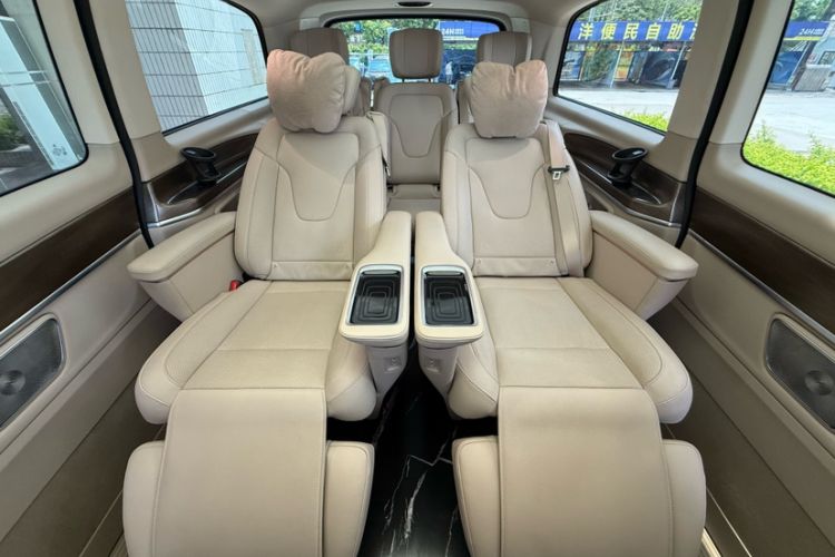 Used Mercedes-Benz V-Class 2022 V 260 L Long Wheelbase Prestige Edition Interior 15