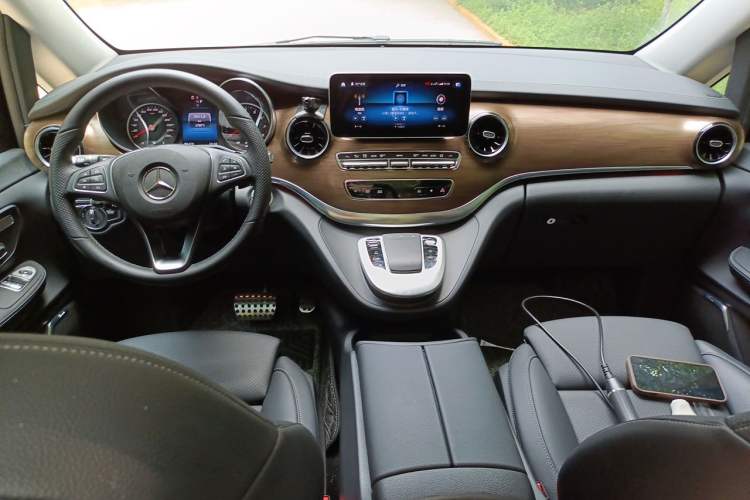 Used Mercedes-Benz V-Class 2022 V 260 Prestige Edition Interior 2