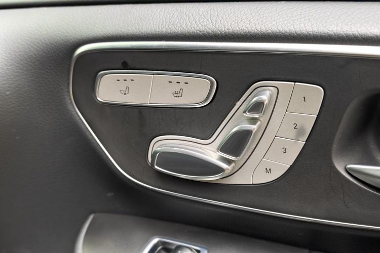 Used Mercedes-Benz V-Class 2022 V 260 Avantgarde Edition Interior 2