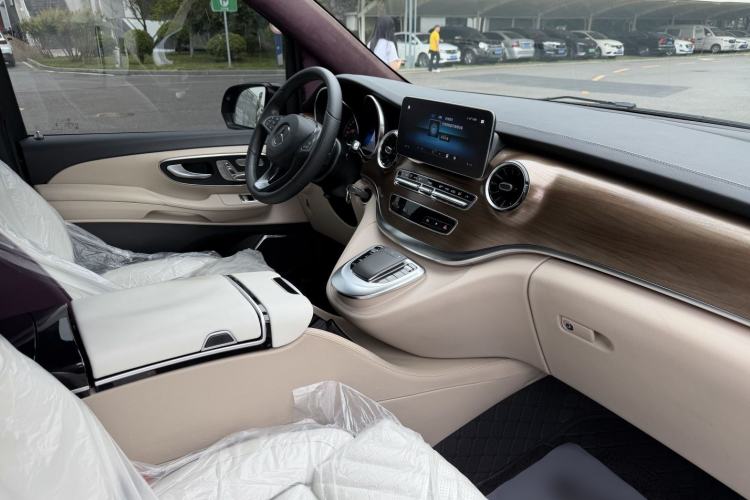 Used Mercedes-Benz V-Class 2022 V 260 L Long Wheelbase Prestige Edition Interior 2