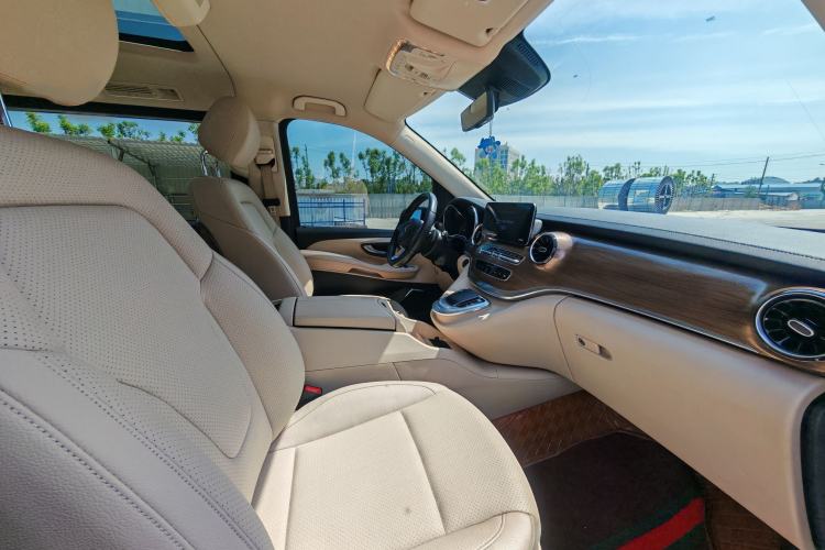 Used Mercedes-Benz V-Class 2022 V 260 L Long Wheelbase Prestige Edition Interior 2