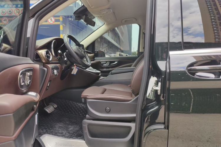 Used Mercedes-Benz V-Class 2022 V 260 L Long Wheelbase Prestige Edition Interior 2