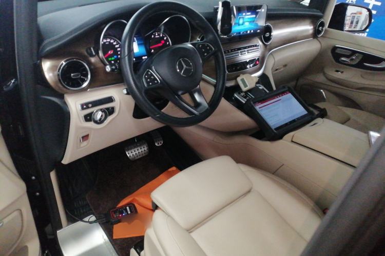 Used Mercedes-Benz V-Class 2022 V 260 L Long-wheelbase Luxury Edition Interior 2