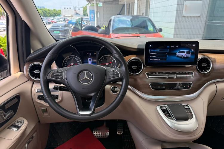 Used Mercedes-Benz V-Class 2022 V 260 L Long Wheelbase Prestige Edition Interior 2