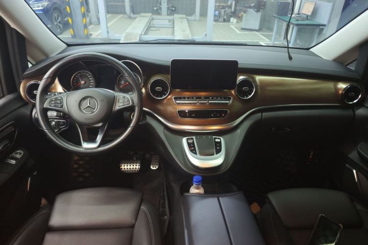 Used Mercedes-Benz V-Class 2022 V 260 Prestige Edition Interior 2