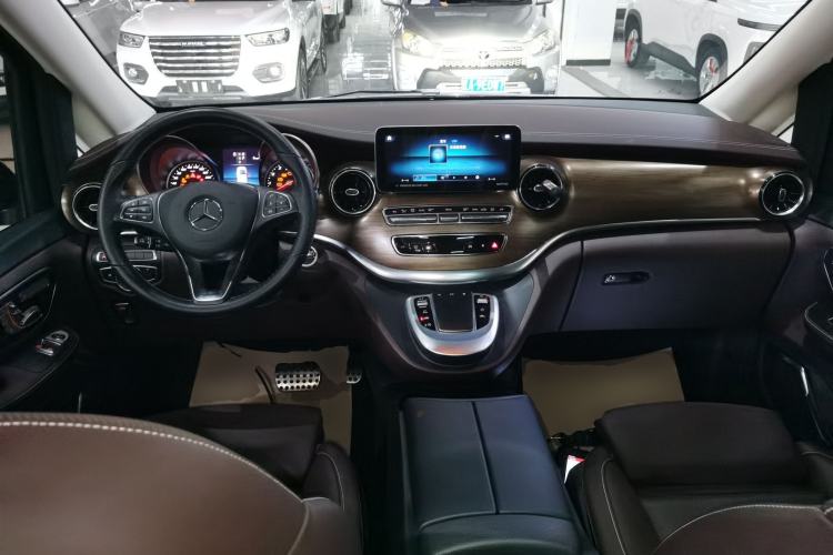 Used Mercedes-Benz V-Class 2022 V 260 L Long-wheelbase Luxury Edition Interior 2