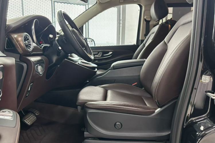 Used Mercedes-Benz V-Class 2022 V 260 L Long Wheelbase Prestige Edition Interior 2
