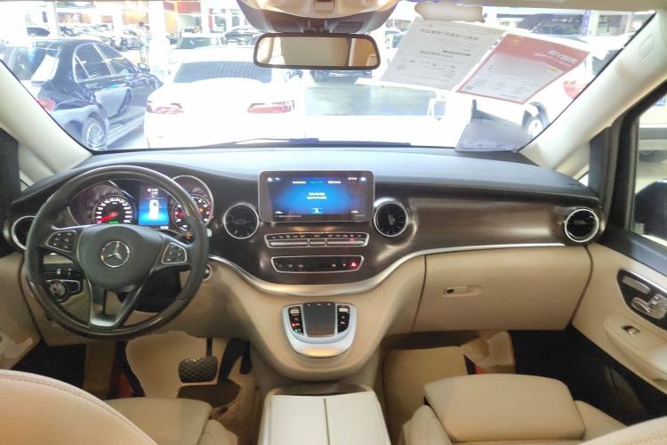 Used Mercedes-Benz V-Class 2022 V 260 Avantgarde Edition Interior 2