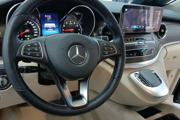 Used Mercedes-Benz V-Class 2022 V 260 Avantgarde Edition Interior 2