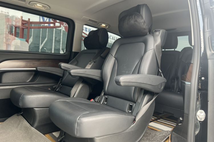 Used Mercedes-Benz V-Class 2022 V 260 Avantgarde Edition Interior 2