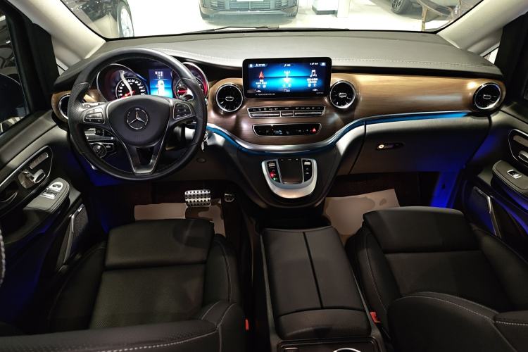 Used Mercedes-Benz V-Class 2022 V 260 L Long-wheelbase Luxury Edition Interior 2
