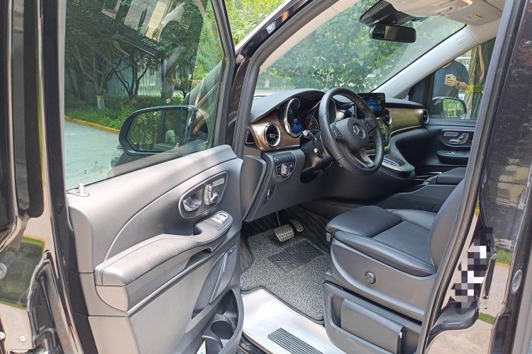 Used Mercedes-Benz V-Class 2022 V 260 Prestige Edition Interior 3