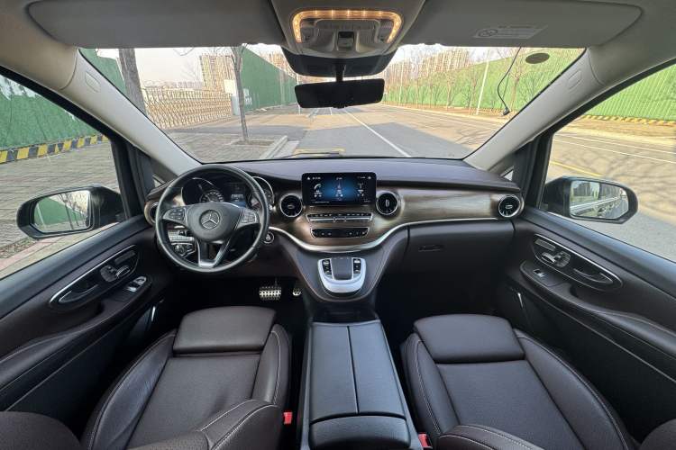 Used Mercedes-Benz V-Class 2022 V 260 L Long Wheelbase Prestige Edition Interior 3