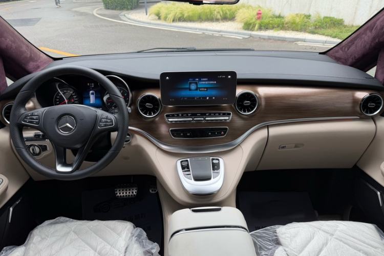 Used Mercedes-Benz V-Class 2022 V 260 L Long Wheelbase Prestige Edition Interior 3