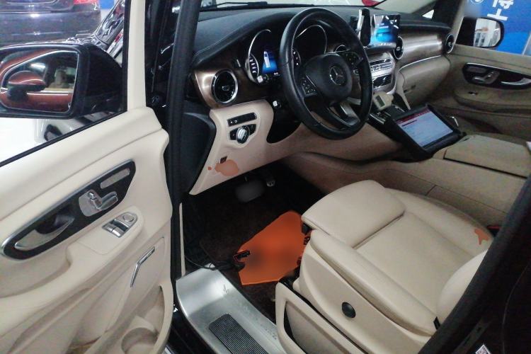 Used Mercedes-Benz V-Class 2022 V 260 L Long-wheelbase Luxury Edition Interior 3