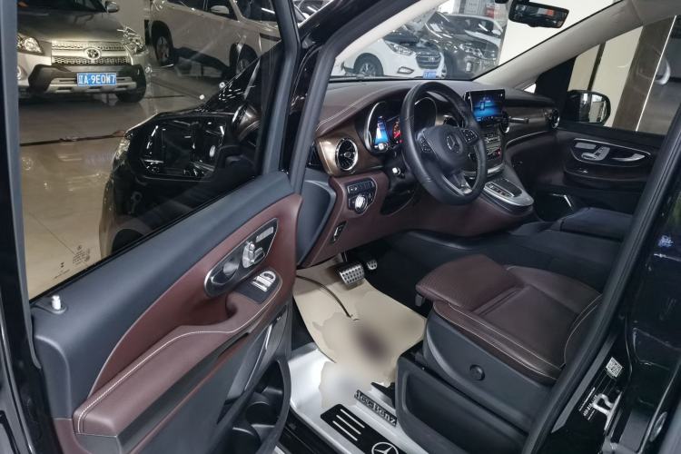 Used Mercedes-Benz V-Class 2022 V 260 L Long-wheelbase Luxury Edition Interior 3