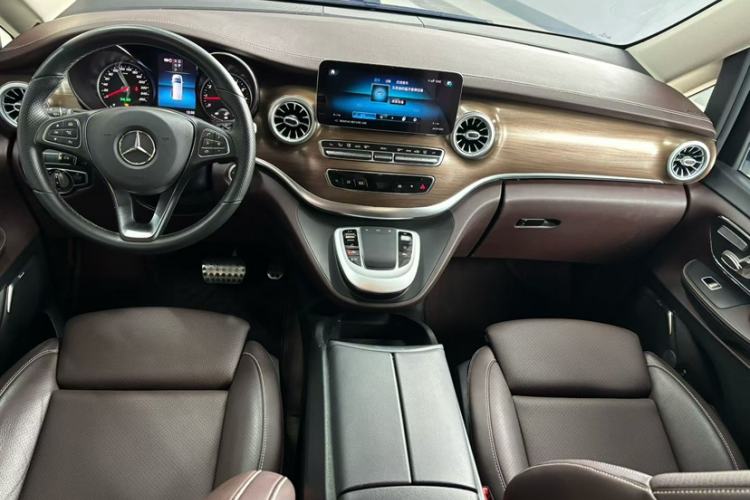 Used Mercedes-Benz V-Class 2022 V 260 L Long Wheelbase Prestige Edition Interior 3