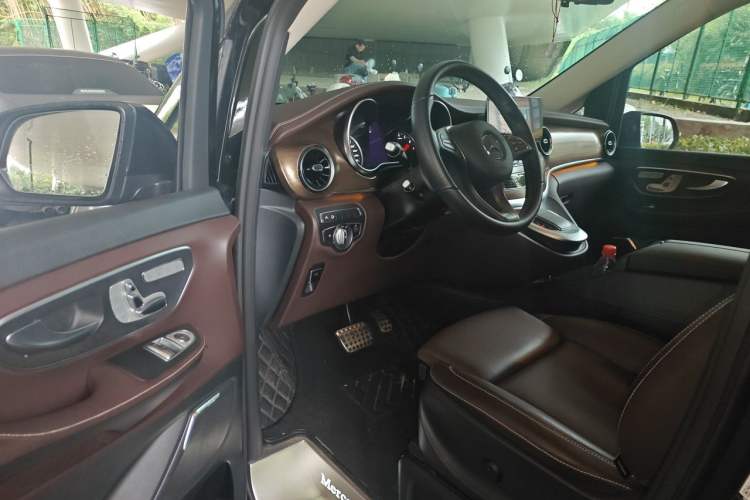 Used Mercedes-Benz V-Class 2022 V 260 L Long-wheelbase Luxury Edition Interior 3