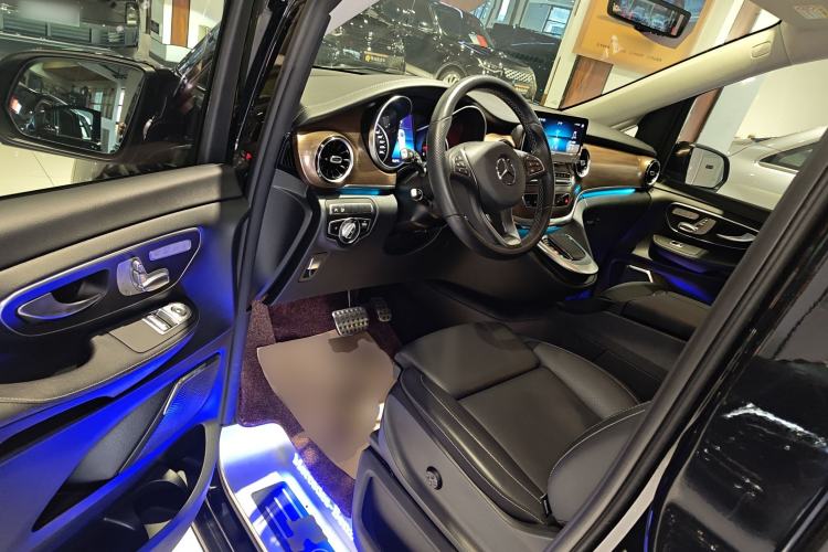 Used Mercedes-Benz V-Class 2022 V 260 L Long-wheelbase Luxury Edition Interior 3